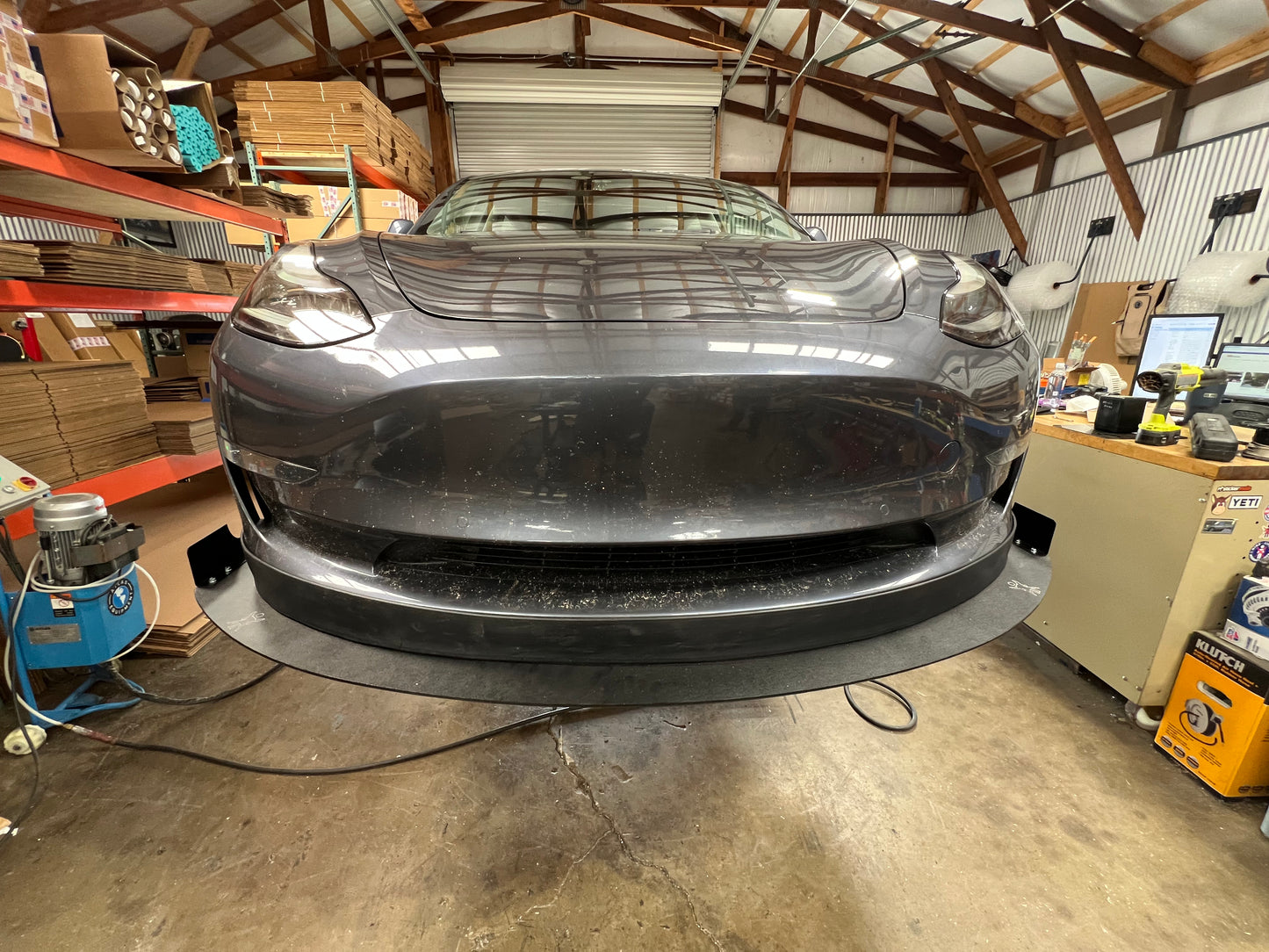 Tesla Model 3 splitter and mount kit.