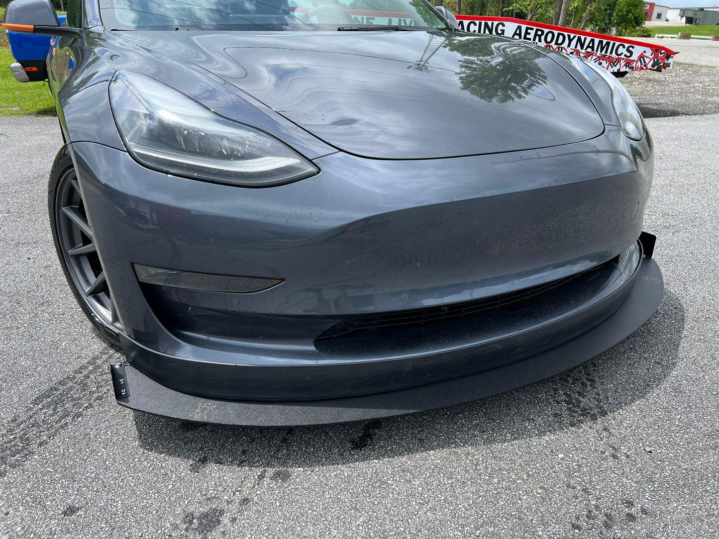 Tesla Model 3 splitter and mount kit.